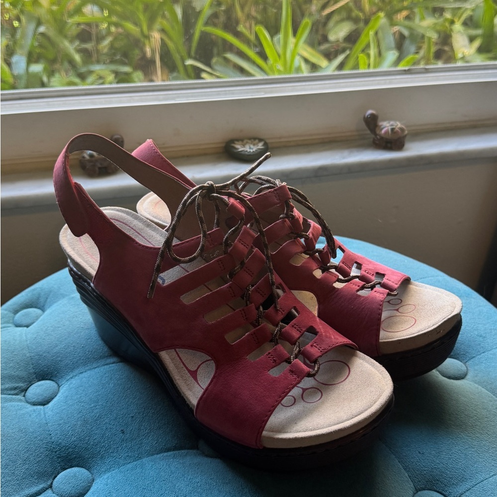 Bionica Women's Red Strappy Sandals